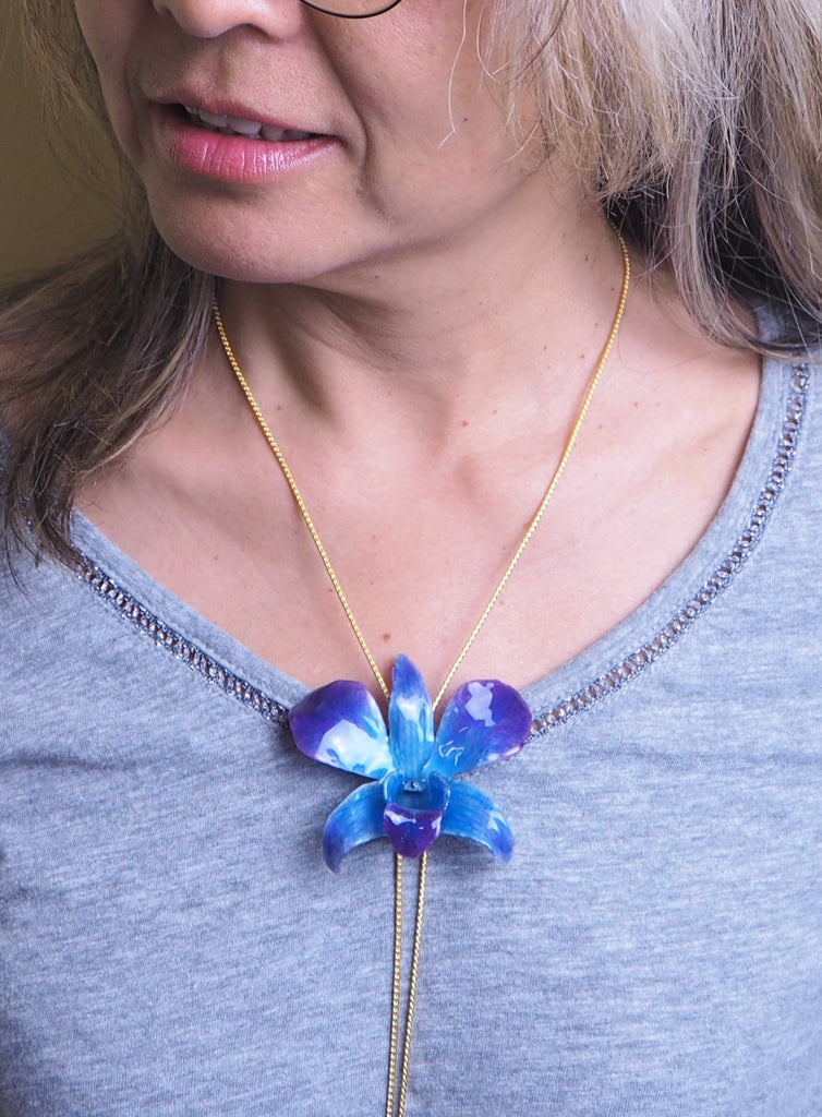 Collier plaqué or "Orchidée Naturelle Dendrobium"